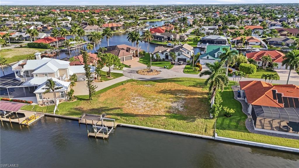 CAPE CORAL - Land