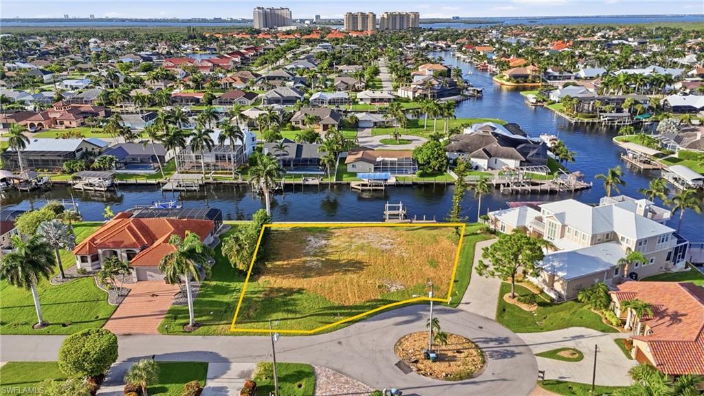 CAPE CORAL - Land