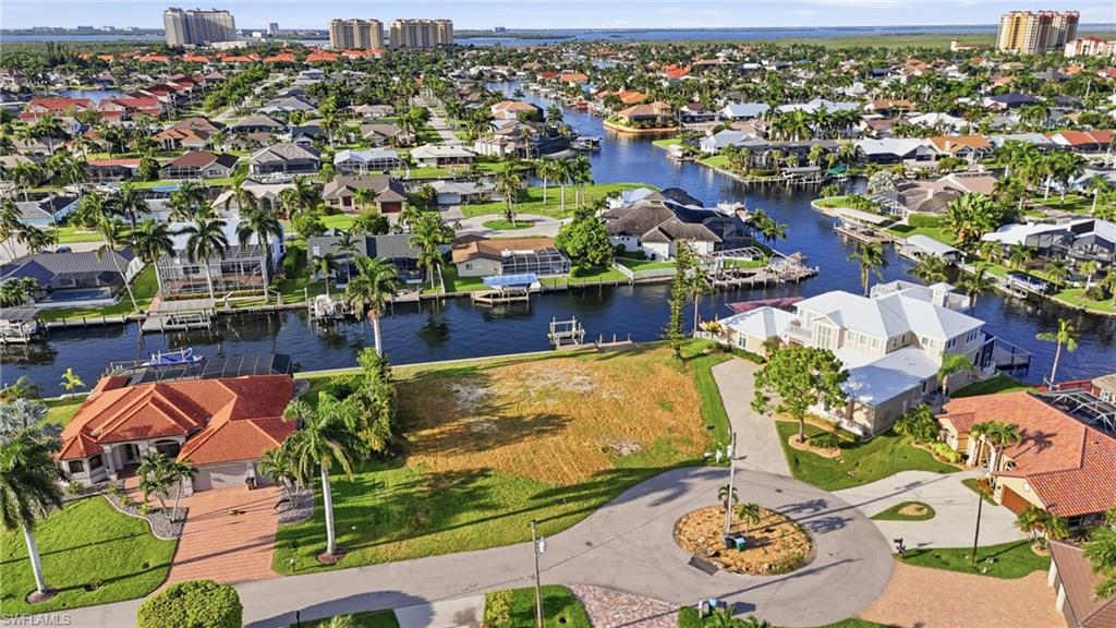 CAPE CORAL - Land