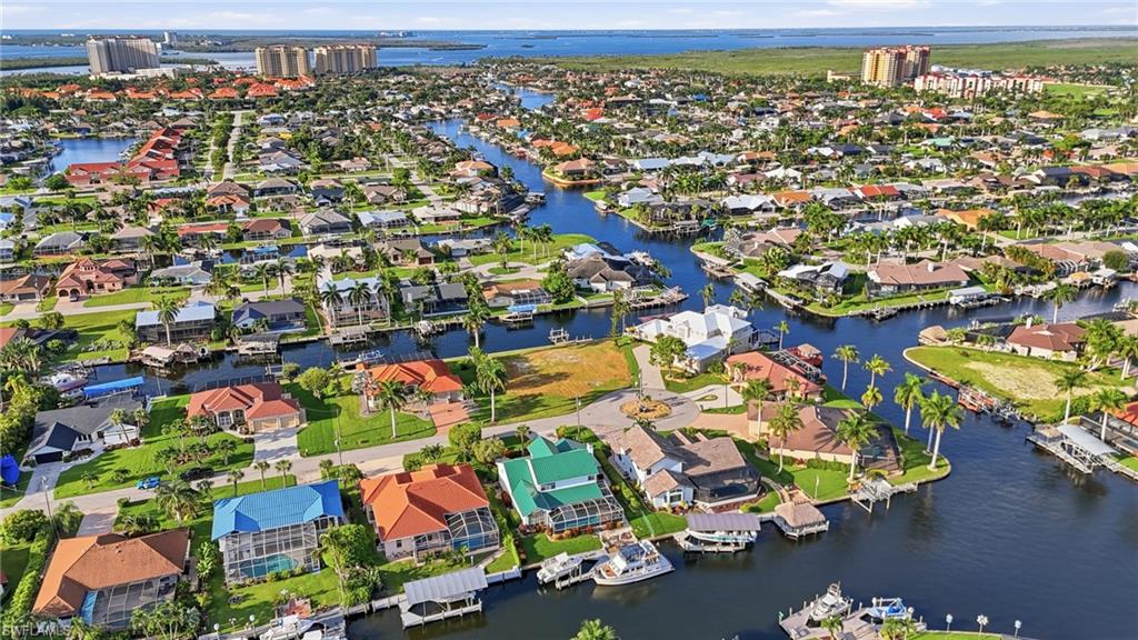 CAPE CORAL - Land