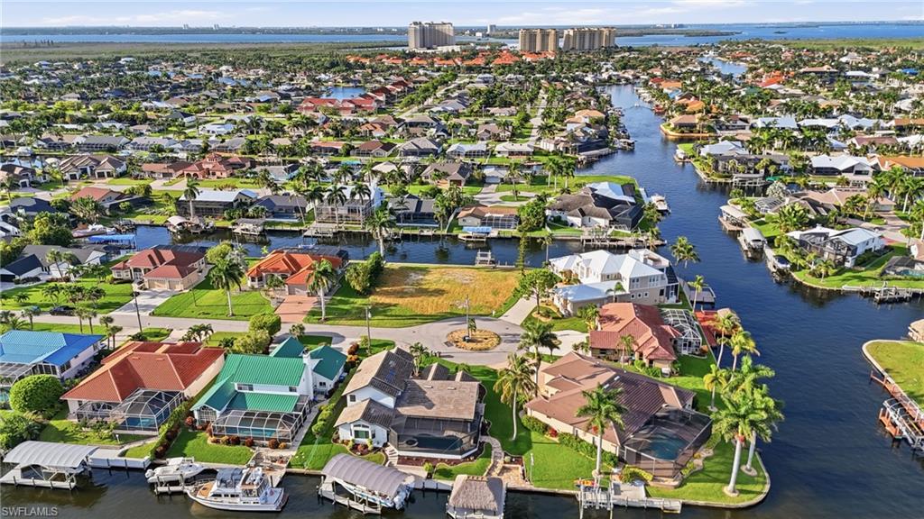 CAPE CORAL - Land