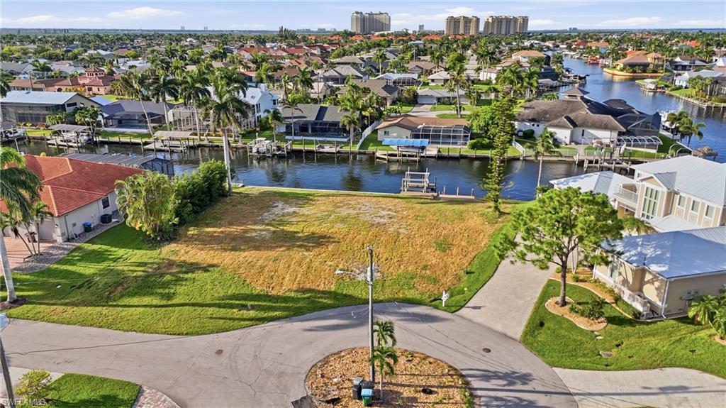 CAPE CORAL - Land
