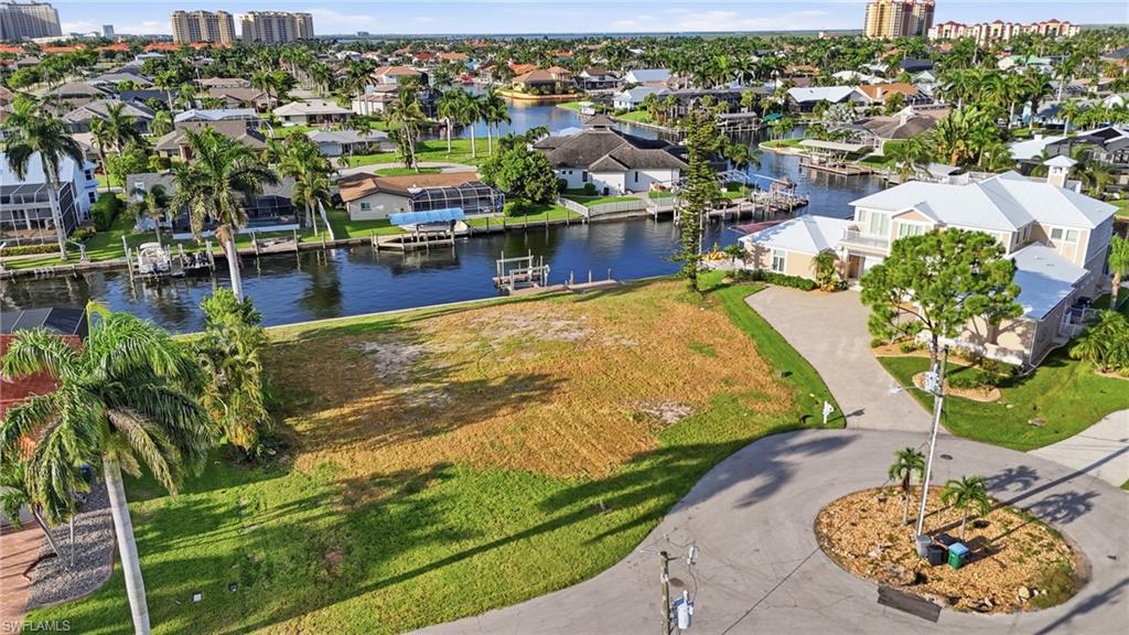 CAPE CORAL - Land
