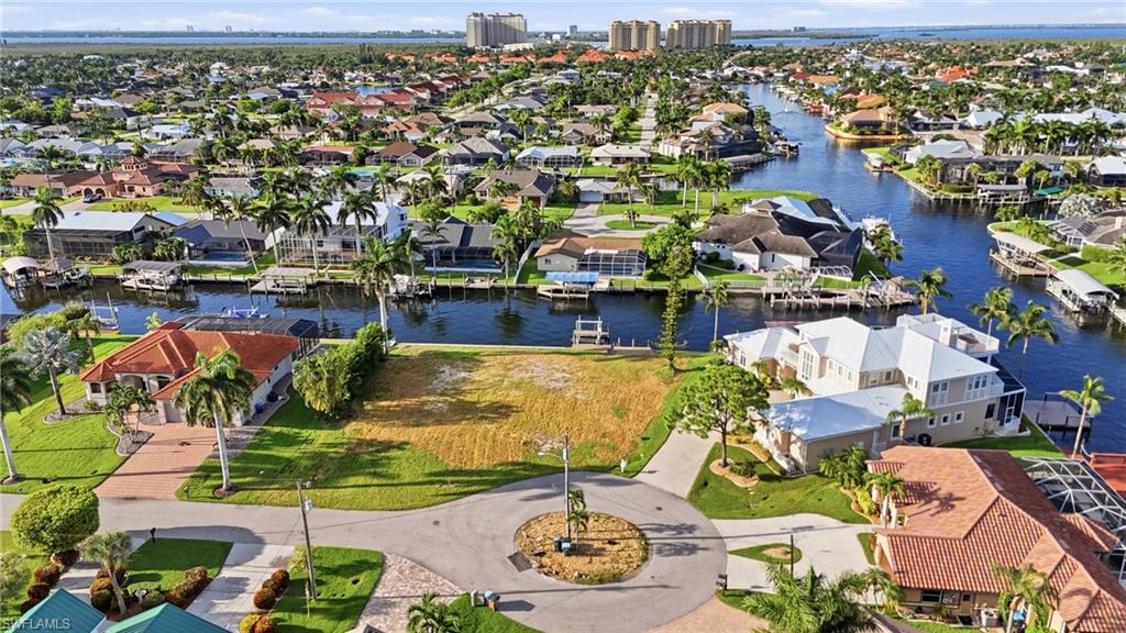 CAPE CORAL - Land