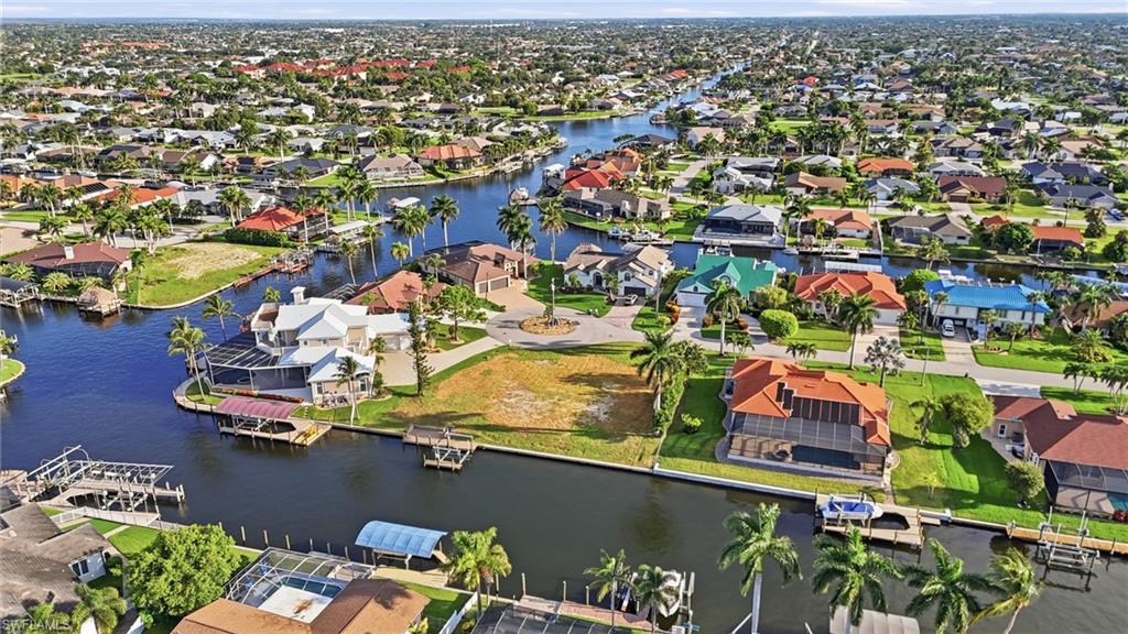 CAPE CORAL - Land