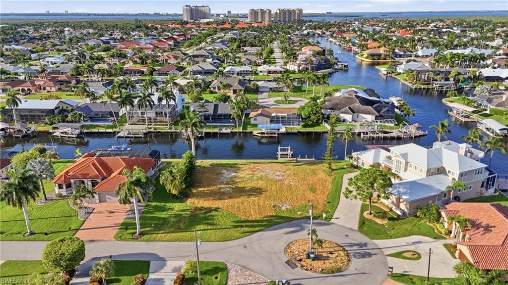 CAPE CORAL - Land