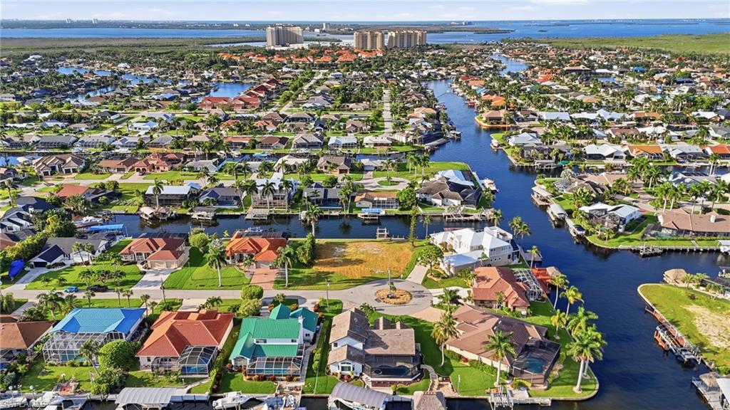 CAPE CORAL - Land