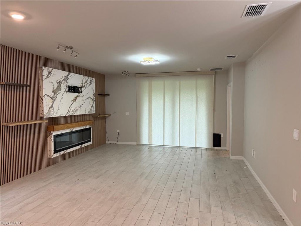 CENTRAL PARK - Residential Lease