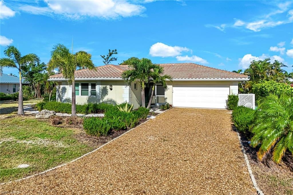 EAST ROCKS - Residential Lease