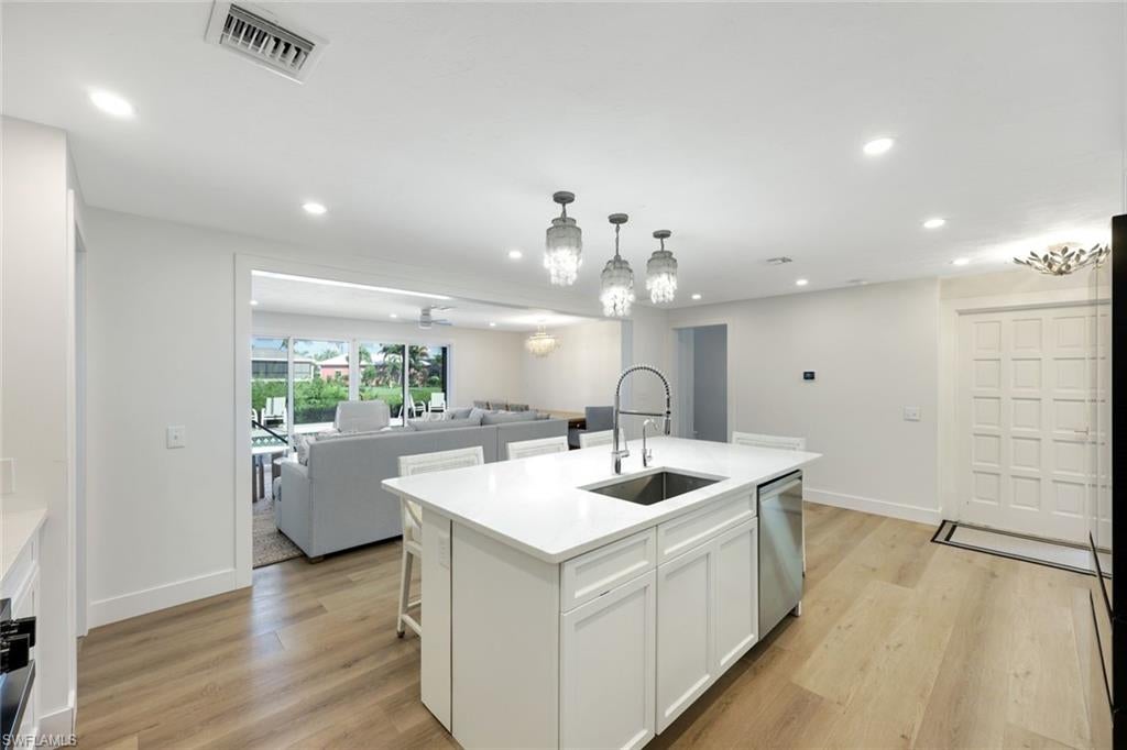 EAST ROCKS - Residential Lease