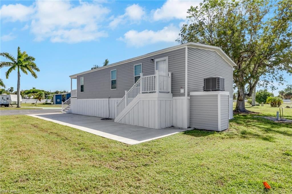 PLANTATION ESTATES MOBILE HOME - Residential