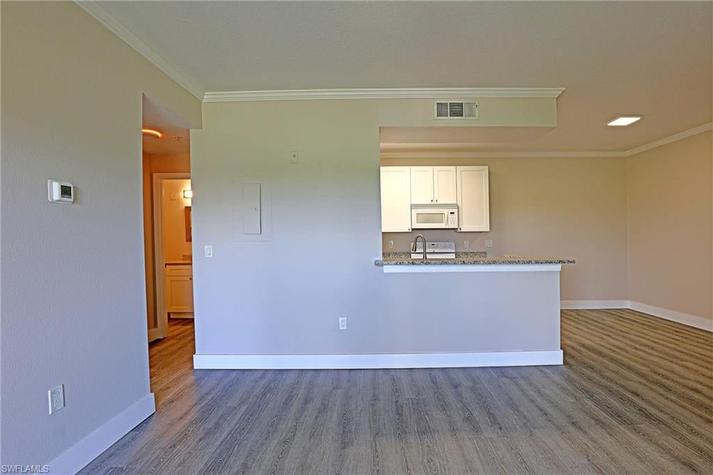 ROYAL GREENS - Residential Lease