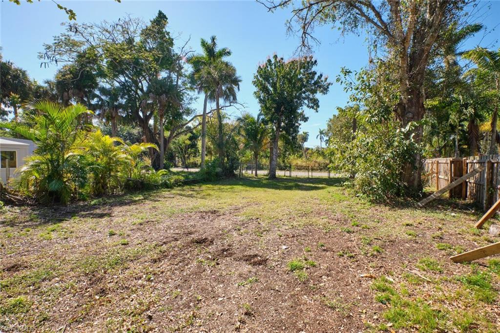 RUSSELL PARK - Land