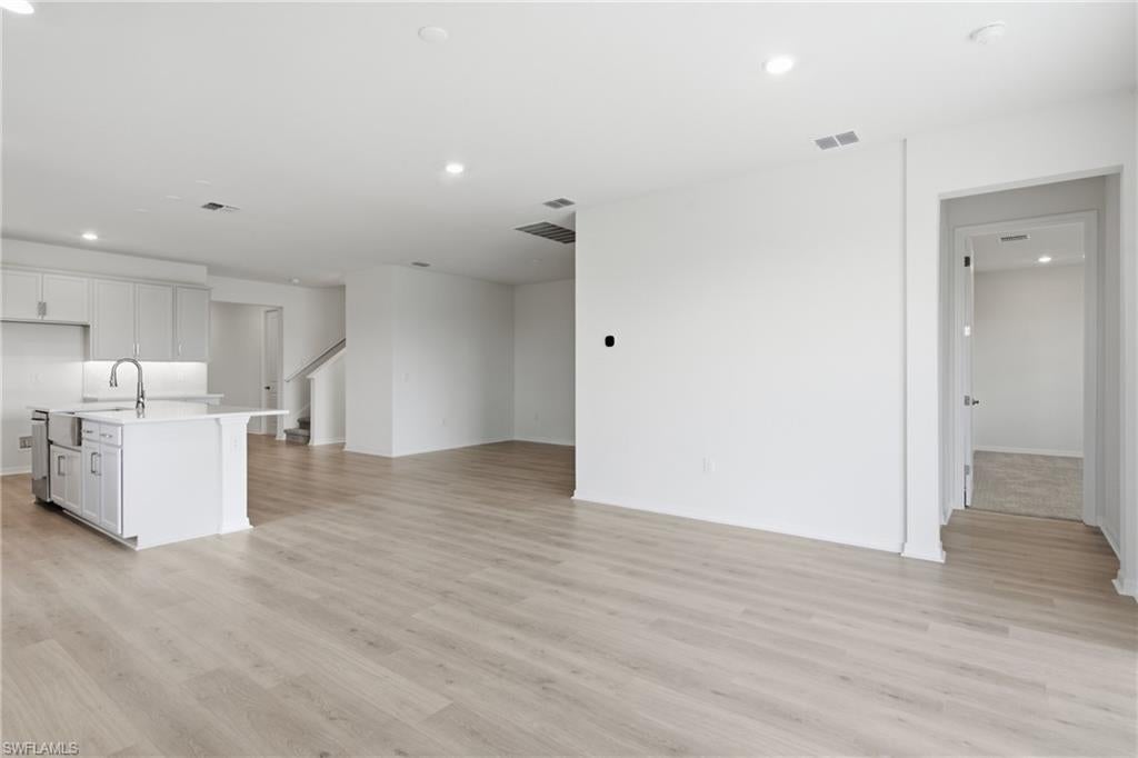 COUNTRY CLUB - Residential