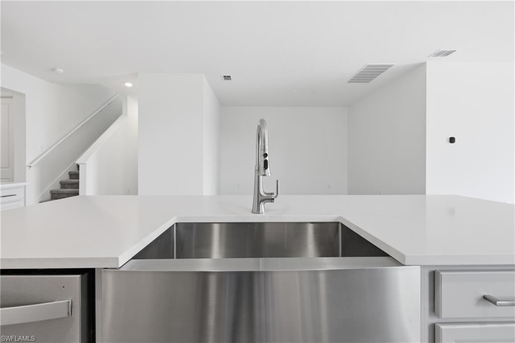 COUNTRY CLUB - Residential