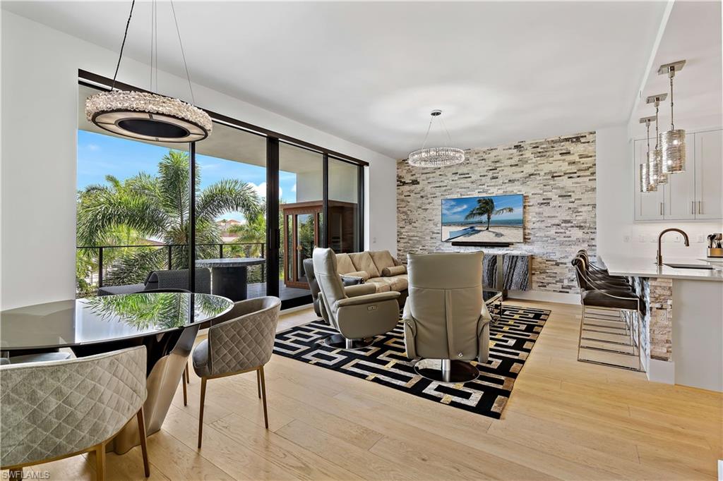 EIGHT FIFTY CENTRAL - Residential Lease