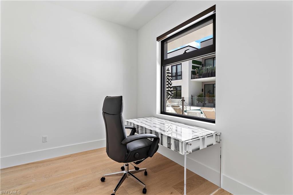 EIGHT FIFTY CENTRAL - Residential Lease