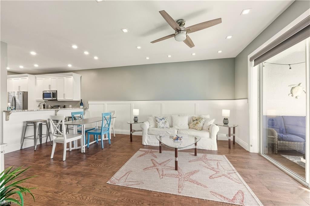 SUNSET CAY VILLAS - Residential