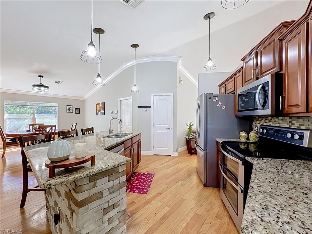 GOLDEN GATE ESTATES - Residential