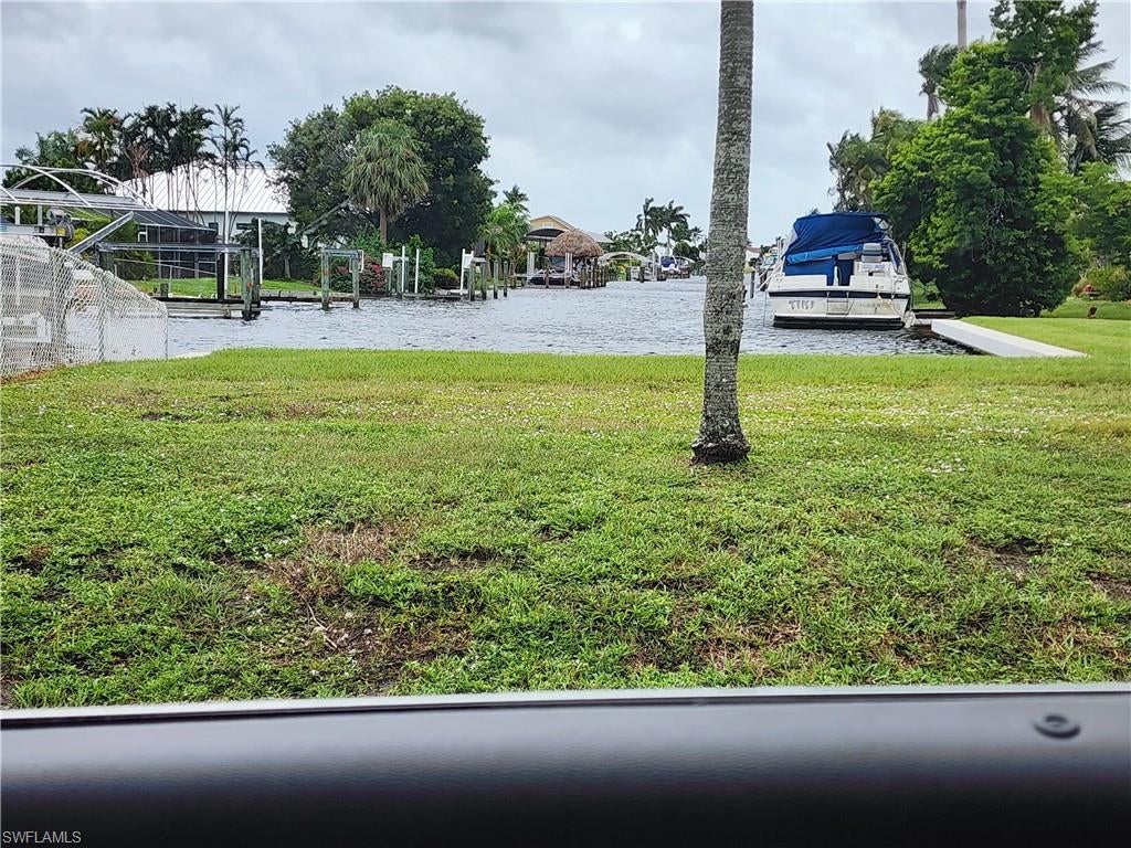 CAPE CORAL - Land