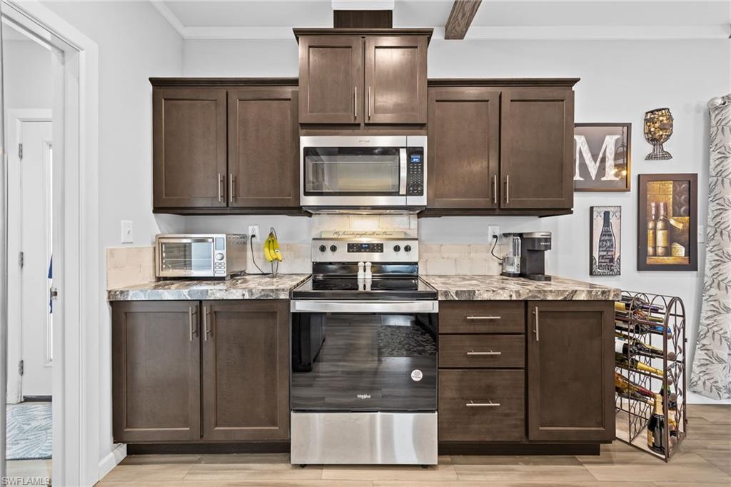 SIX LAKES COUNTRY CLUB - Residential
