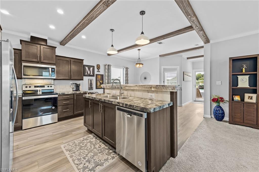 SIX LAKES COUNTRY CLUB - Residential
