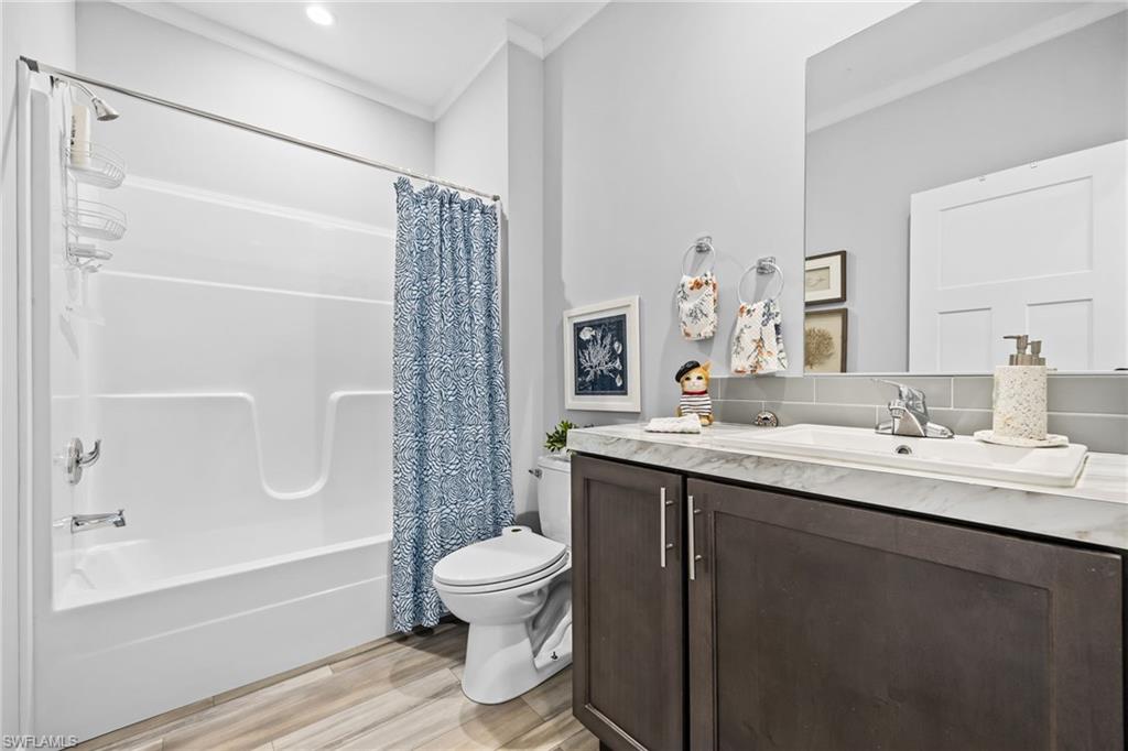 SIX LAKES COUNTRY CLUB - Residential