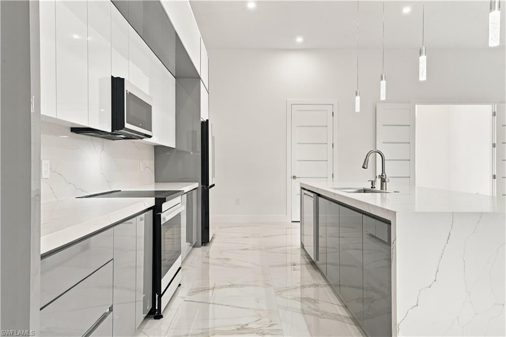 GOLDEN GATE ESTATES - Residential