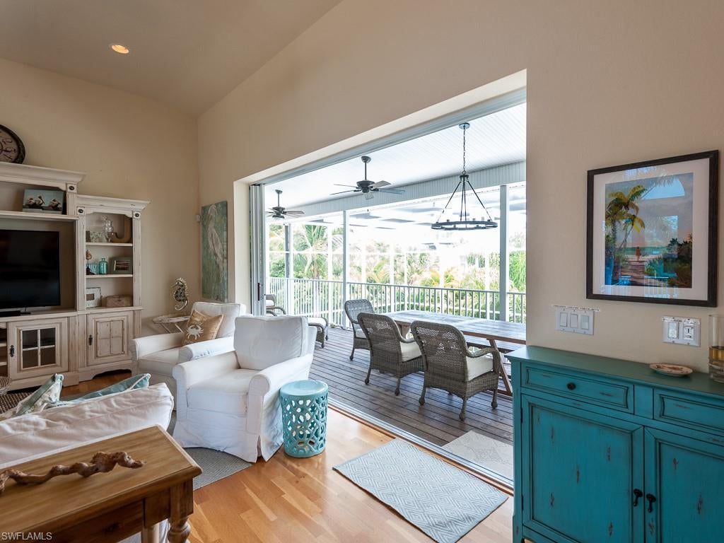 BRIGHT WATER - Residential