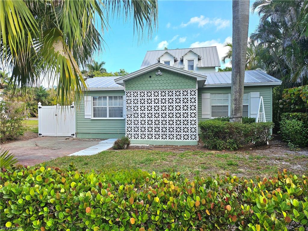 RUSTY PELICAN - Residential