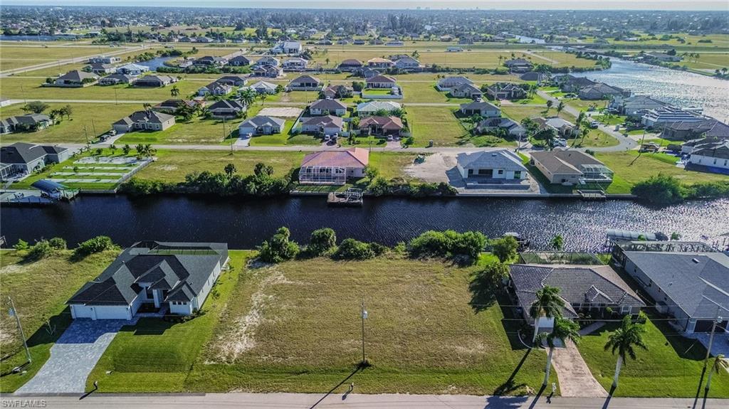 CAPE CORAL - Land