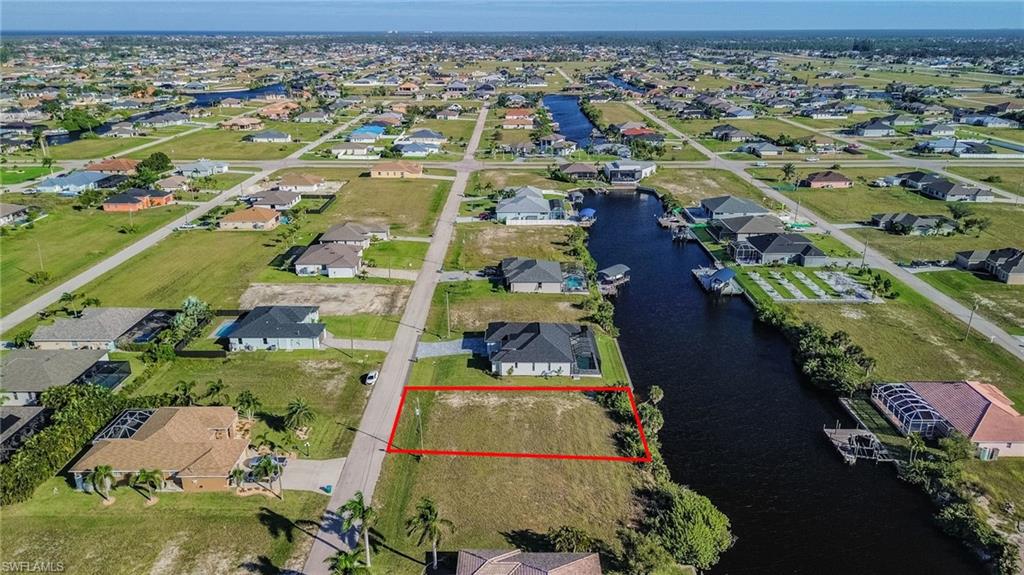 CAPE CORAL - Land