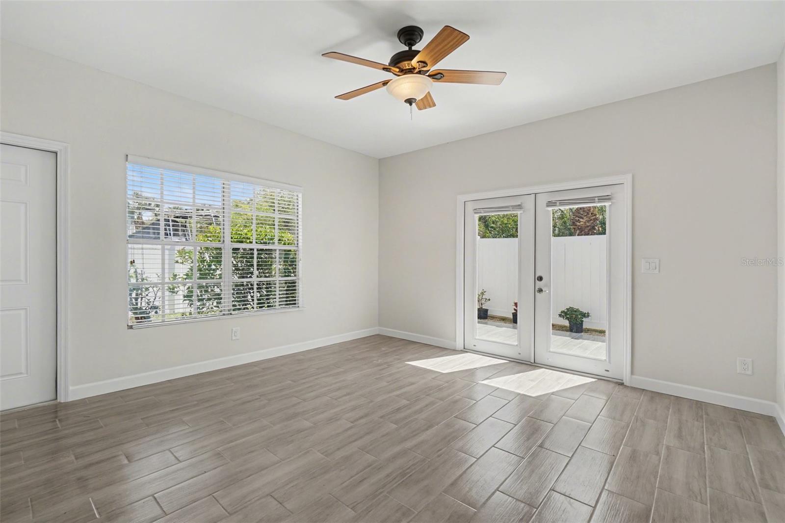 ISLAND PARK WOODS - Residential