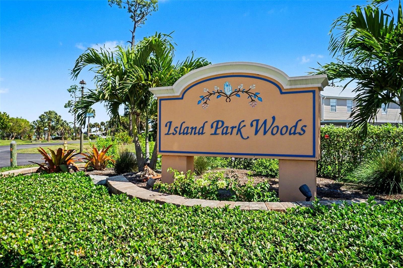 ISLAND PARK WOODS - Residential