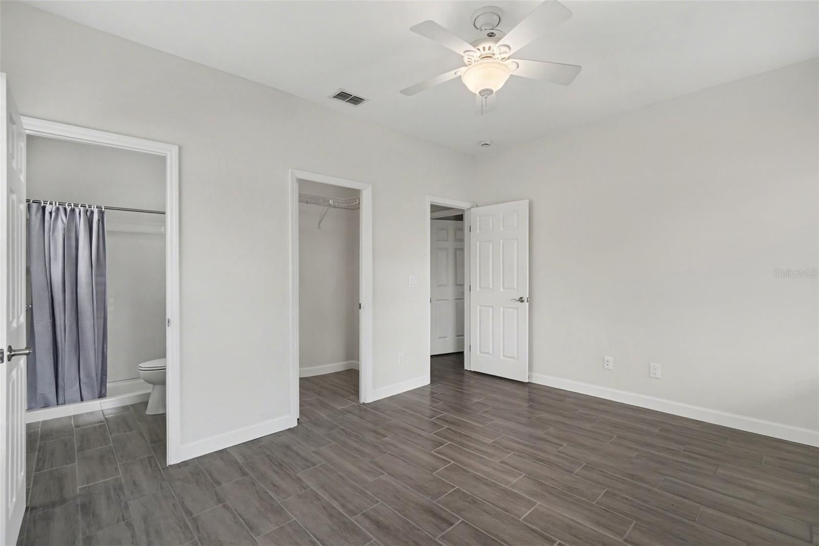 ISLAND PARK WOODS - Residential