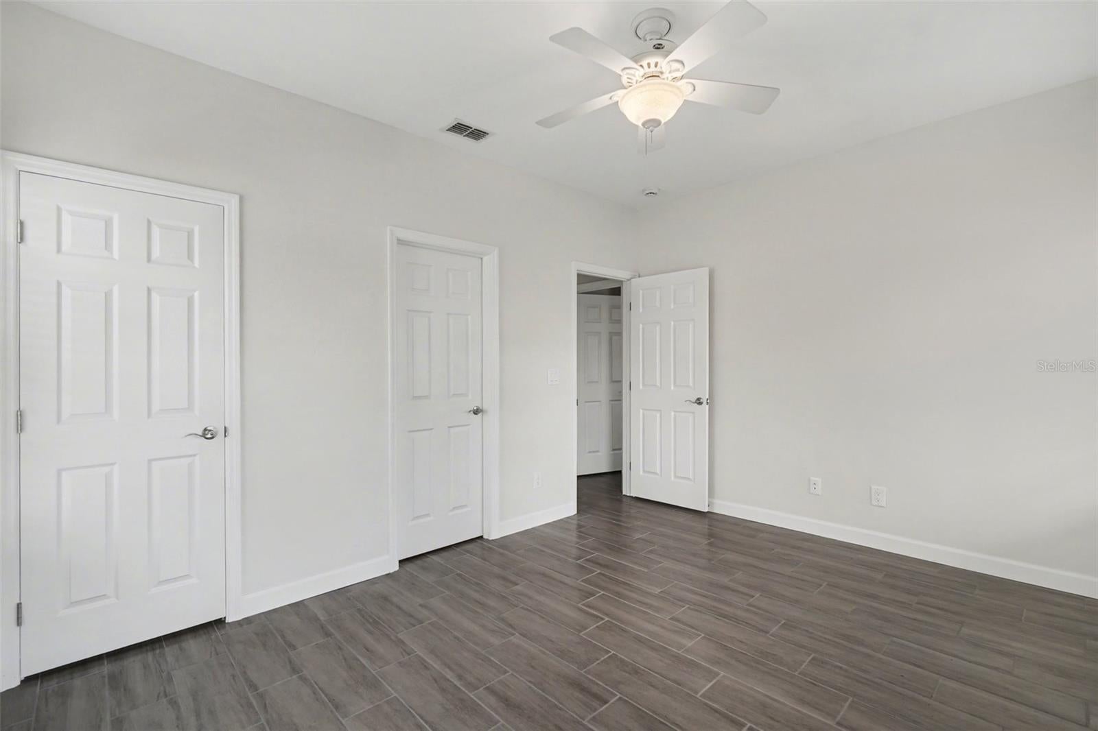 ISLAND PARK WOODS - Residential