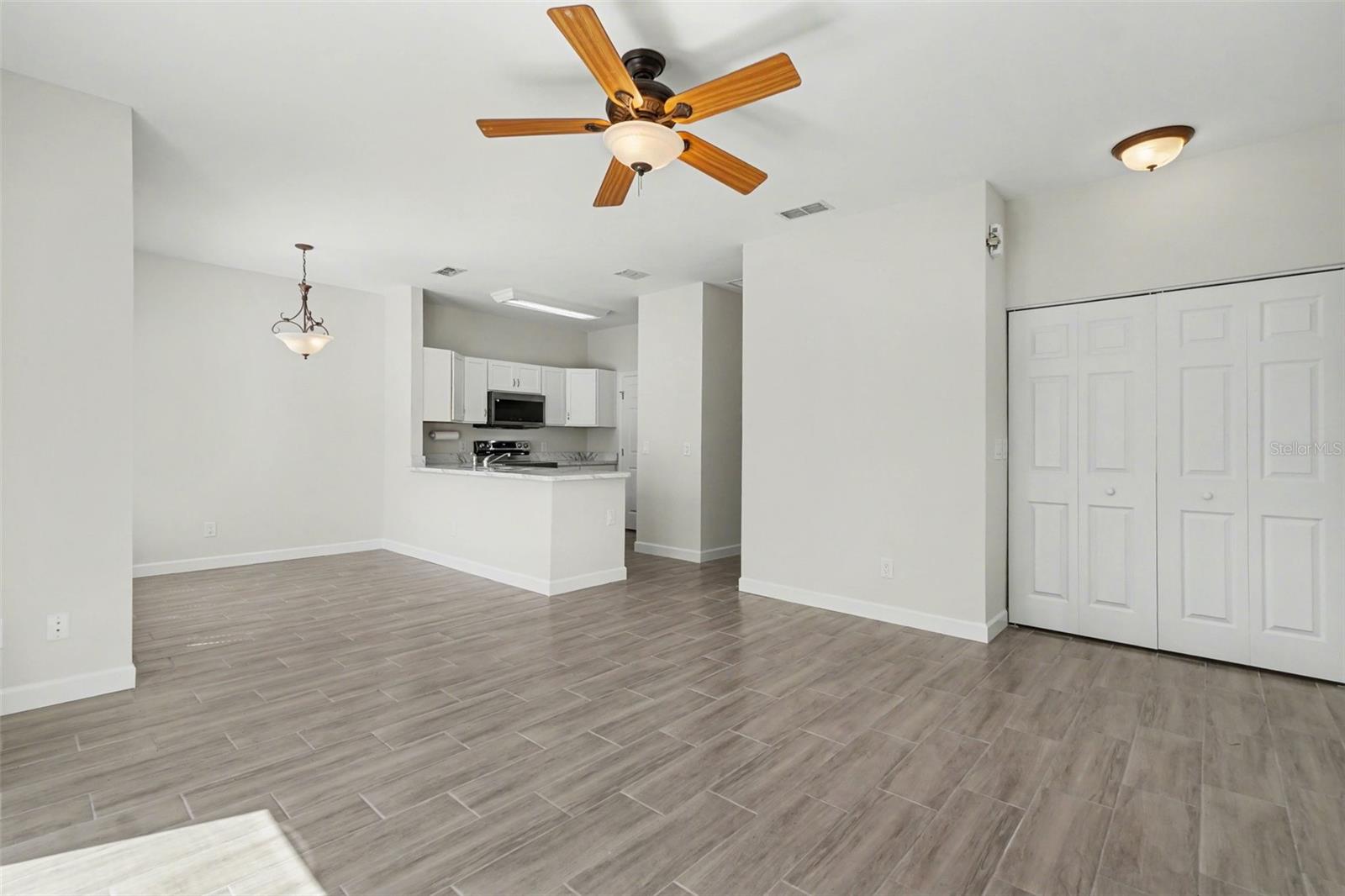 ISLAND PARK WOODS - Residential