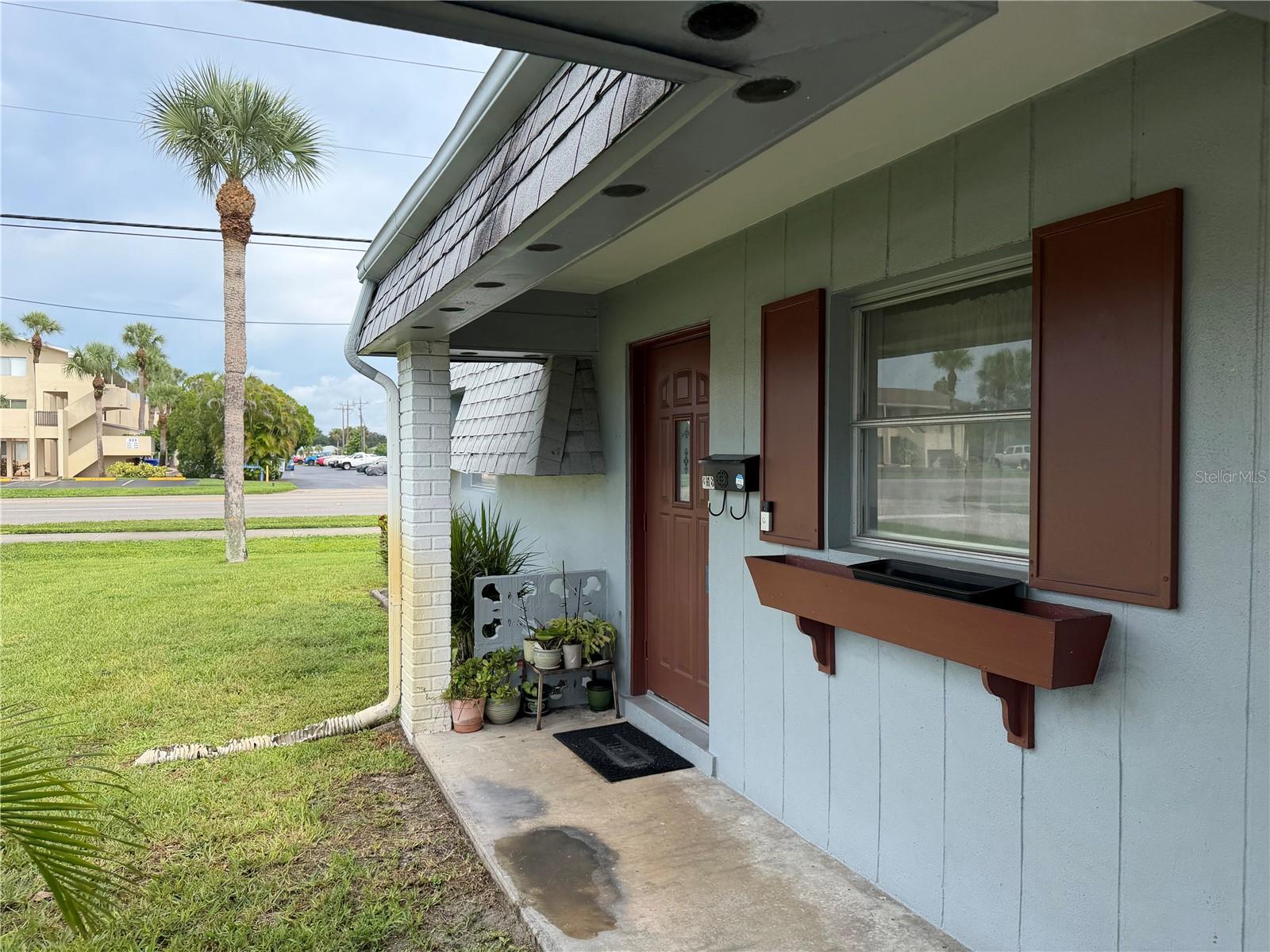 Lovely, attached villa available in Country Club Gardens. THIS IS A 55 AND OLDER COMMUNITY. Villa offers 2 bedrooms, one bathroom. The bathroom has been beautifully updated with porcelain tiles both on the floors and shower surround. Vanity with quartz countertops and waterfall faucet. Shower has a rainfall showerhead, grab bars for your safety plus built-in shelf for your soaps, shampoos. The kitchen has also been completely updated with shaker cabinets and quartz countertops, stainless steel farmhouse sink, stainless steel refrigerator, dishwasher, range and microwave, all newer. Spacious family room combined with the dining area which opens up to the absolutely huge common area and a small patio. Newer AC unit, roof 2017. The community is located just off Joel Blvd so offers quick access to everything, shopping, the airport and stadiums.