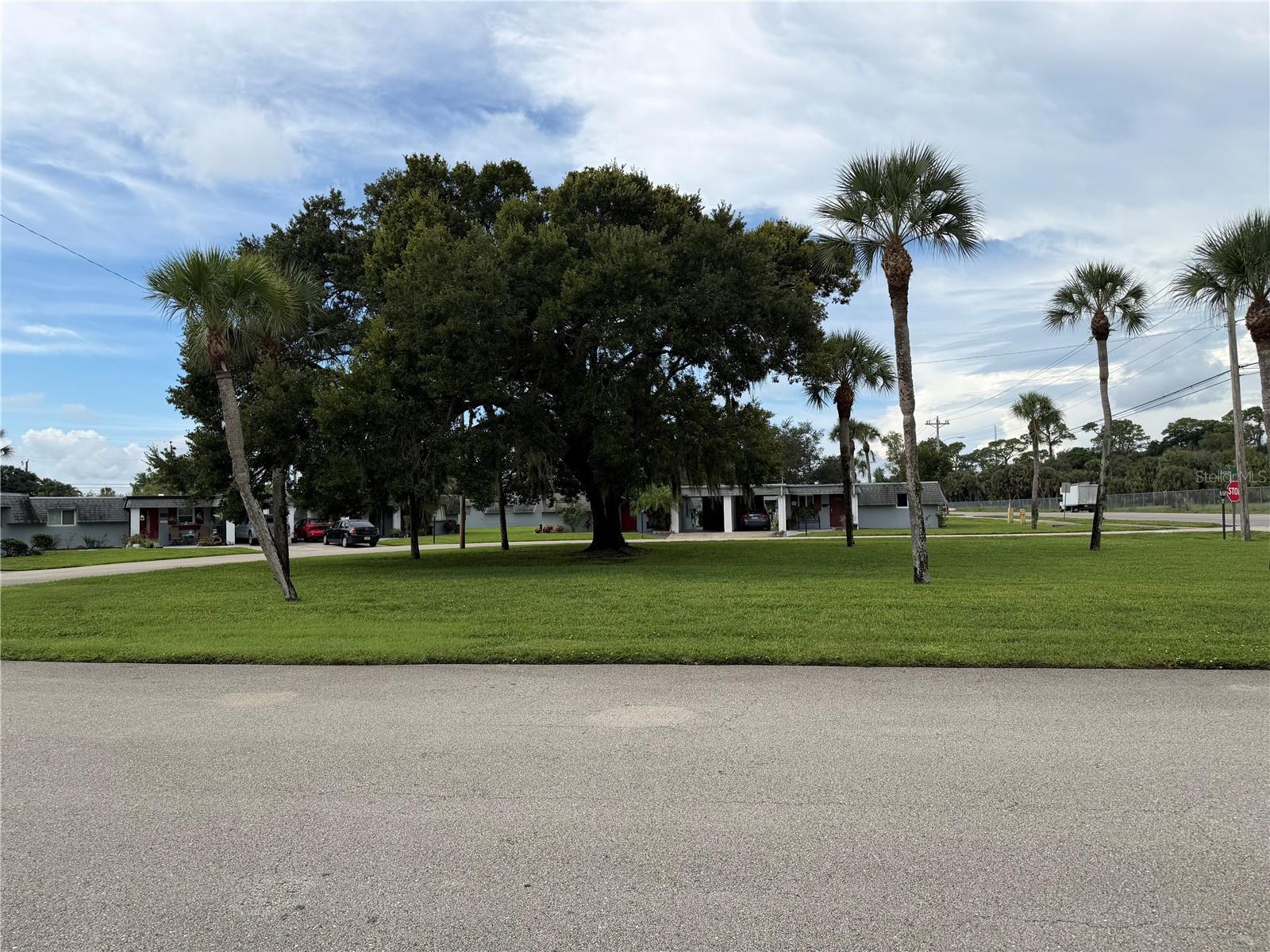 COUNTRY CLUB GARDENS - Residential