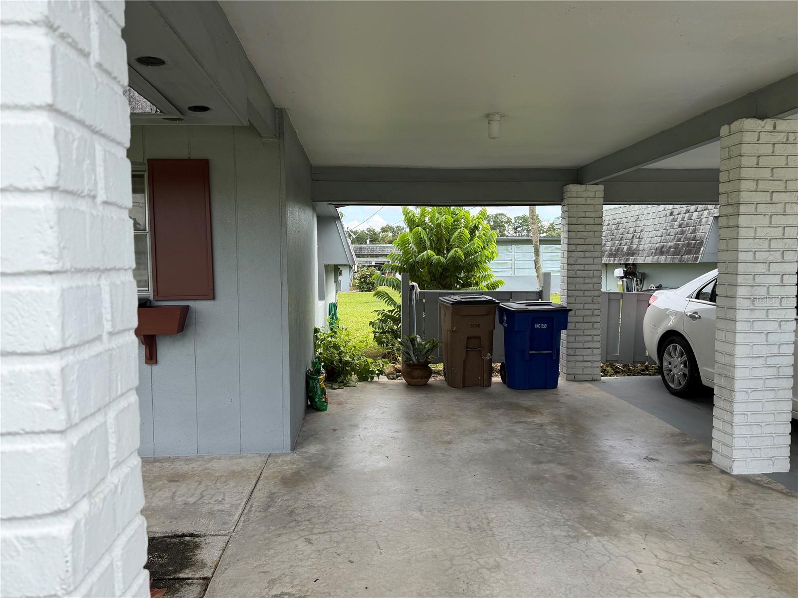 COUNTRY CLUB GARDENS - Residential