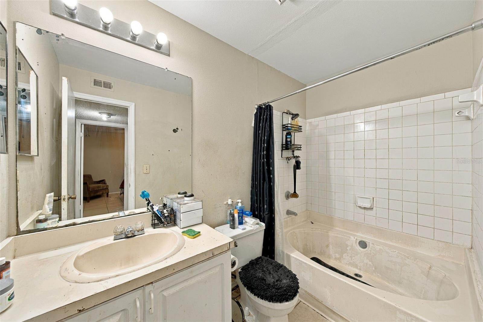 THE LANDINGS OF TAMPA A CONDOM - Residential
