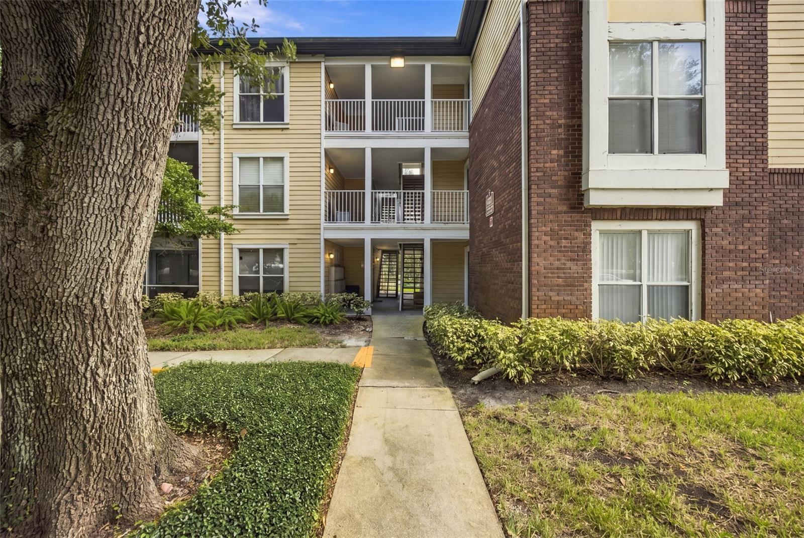 THE LANDINGS OF TAMPA A CONDOM - Residential