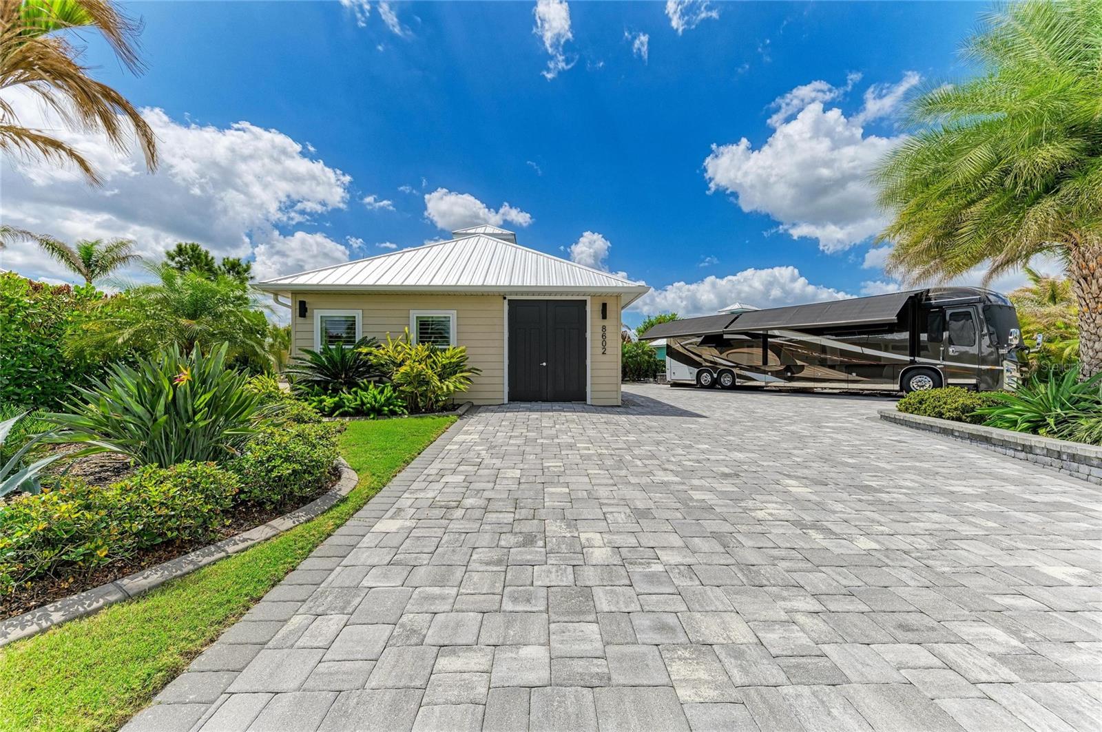 THORNTON CRK MOTORCOACH RESIDENCE - Residential