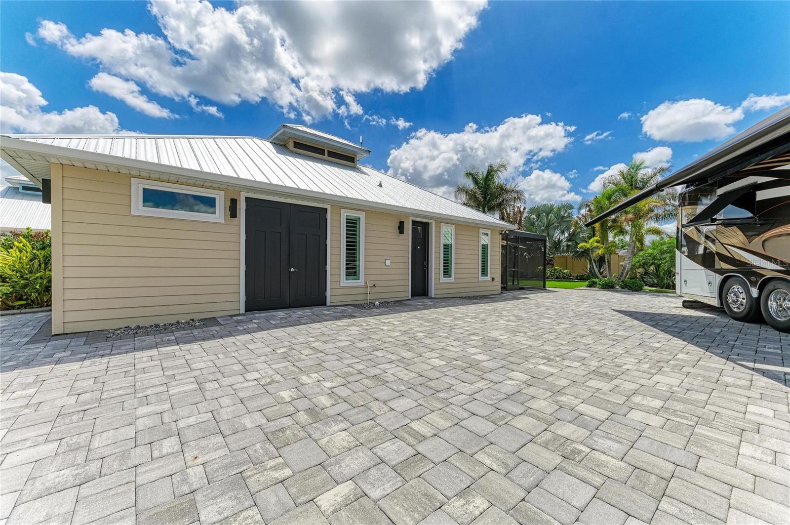 THORNTON CRK MOTORCOACH RESIDENCE - Residential