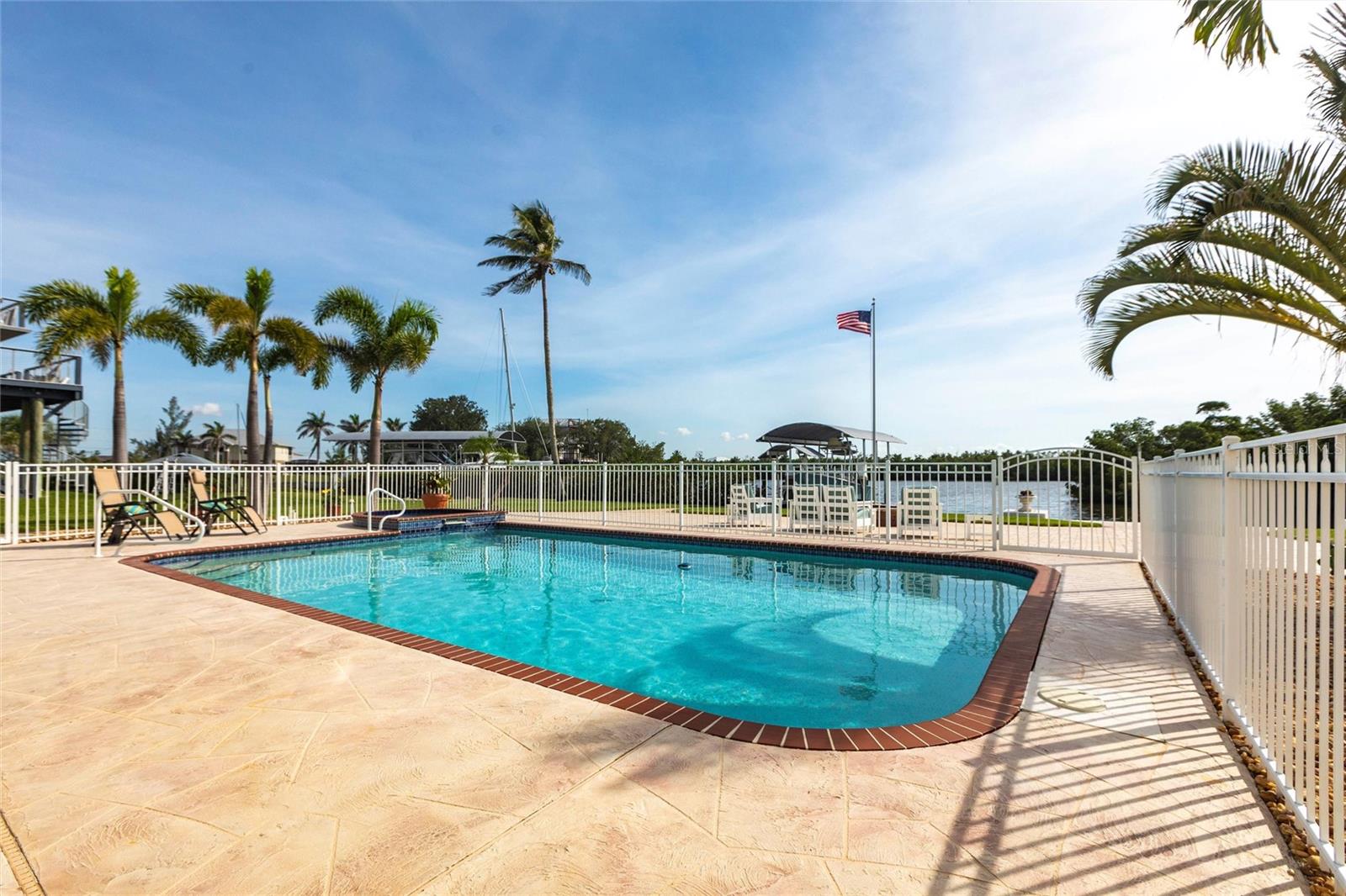 PIRATE HARBOR - Residential