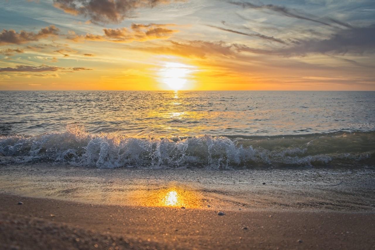 GOLDEN BEACH - Land