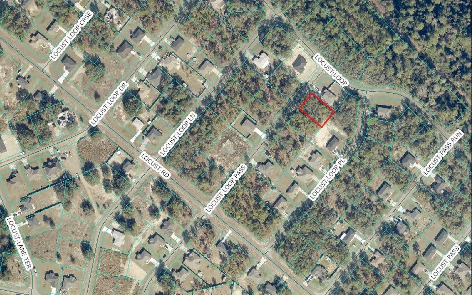 Seller will pay closing costs...No HOA…Electric at the property...Situated between Lake Weir and the Ocklawaha River, you'll find this .23 acres is amongst many large and small bodies of water providing lots of outdoor activities and offering a quiet country setting. Area of new and existing construction - homes only. Just a short commute to Summerfield, The Villages, and the Ocala National Forest.