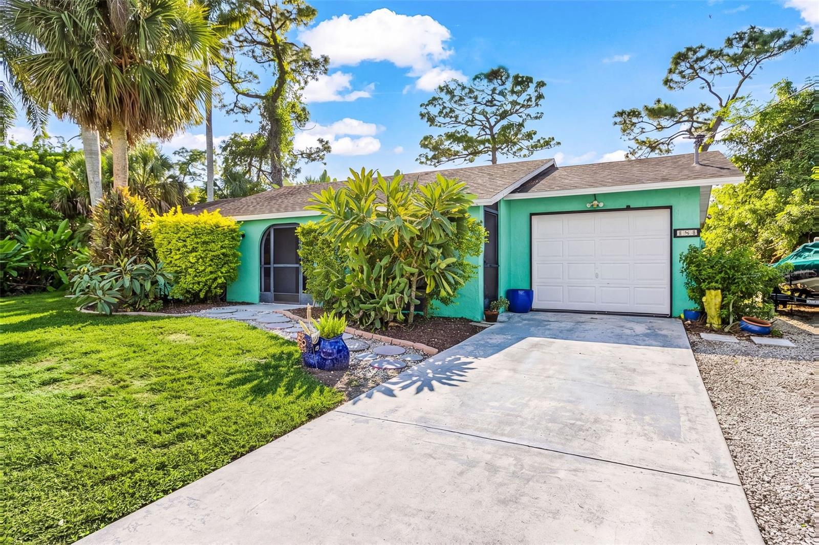 TWIN LAKE ESTATES - Residential
