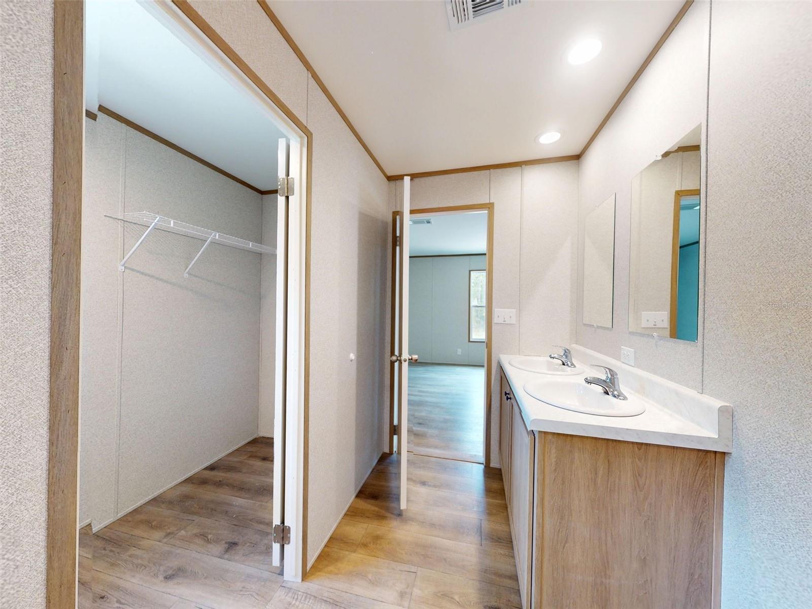 WILLISTON HIGHLANDS - Residential