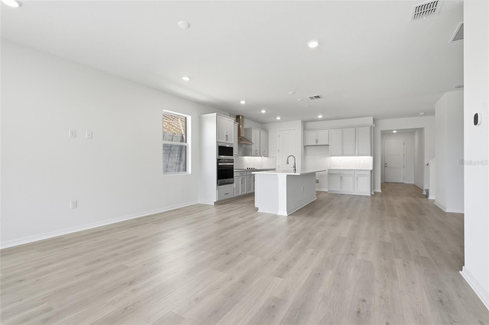 RIVER HALL COUNTRY CLUB - Residential